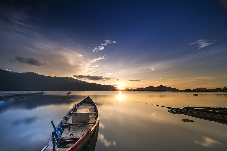 Canoe Boat With Sunset View, backlit, dawn, dusk, lake, ocean HD wallpaper