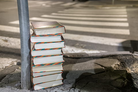 Stack of books on asphalt in the city, background, building, collection HD wallpaper