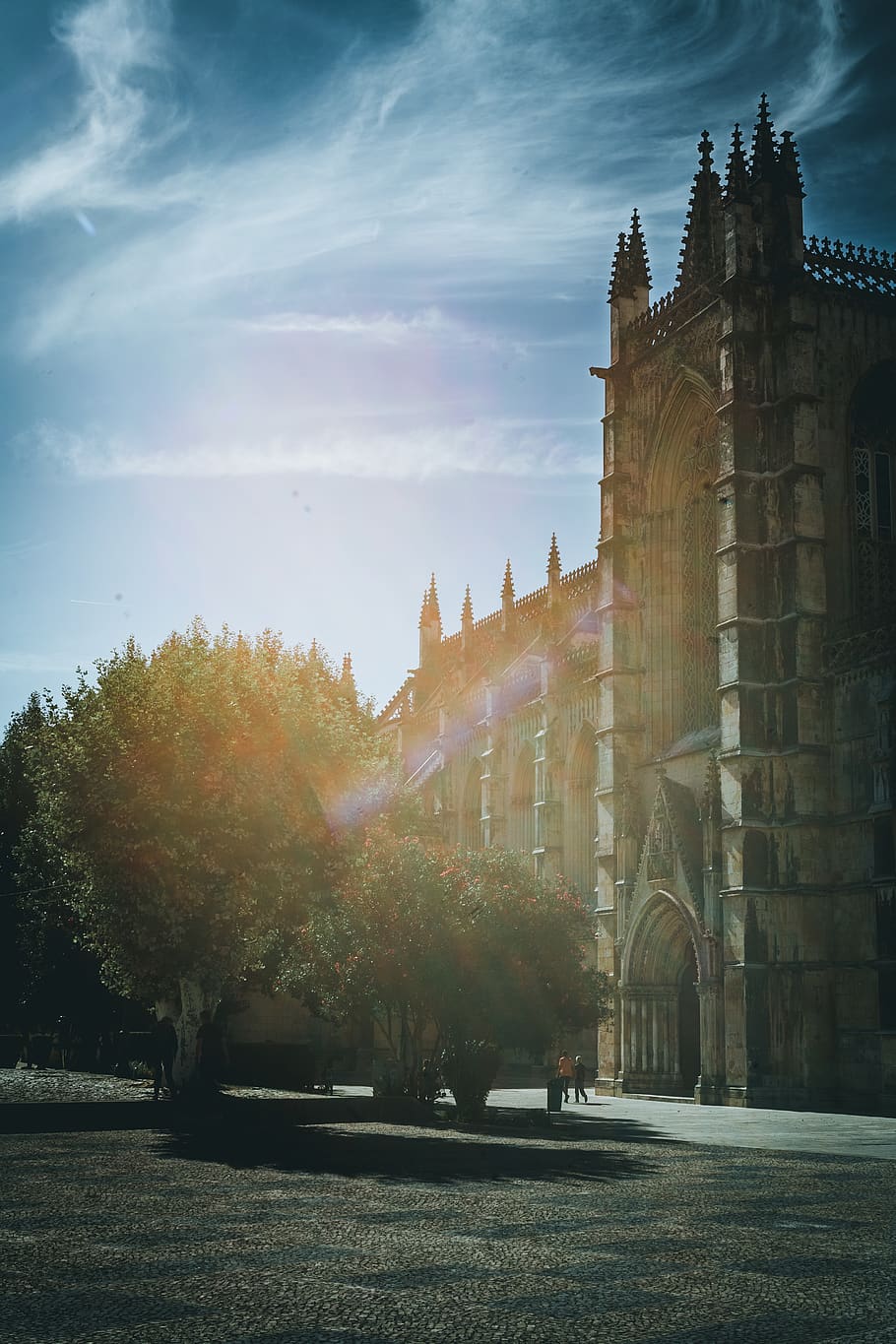 spire, architecture, tower, building, steeple, light, flare HD wallpaper