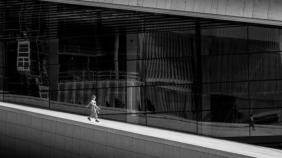 person walking on building, black and white, street photography HD wallpaper