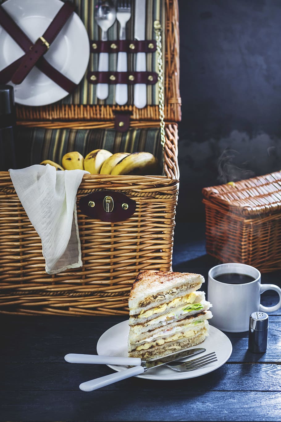 sandwich on plate beside brown wicker basket, picnic, coffee, HD wallpaper
