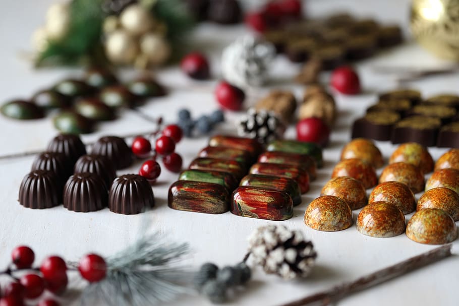 chocolates and pastries, bead, accessory, accessories, worship, HD wallpaper