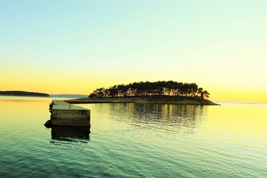 island, sunset, sky, dock, water, lake, trees, yellow, green HD wallpaper