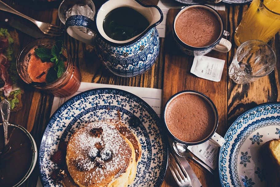 blue and white ceramic dinnerware set on table, food and drink HD wallpaper