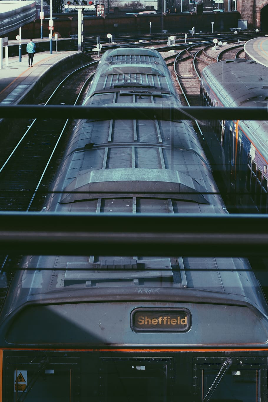 black and gray Sheffield train, architecture, mode of transportation HD wallpaper