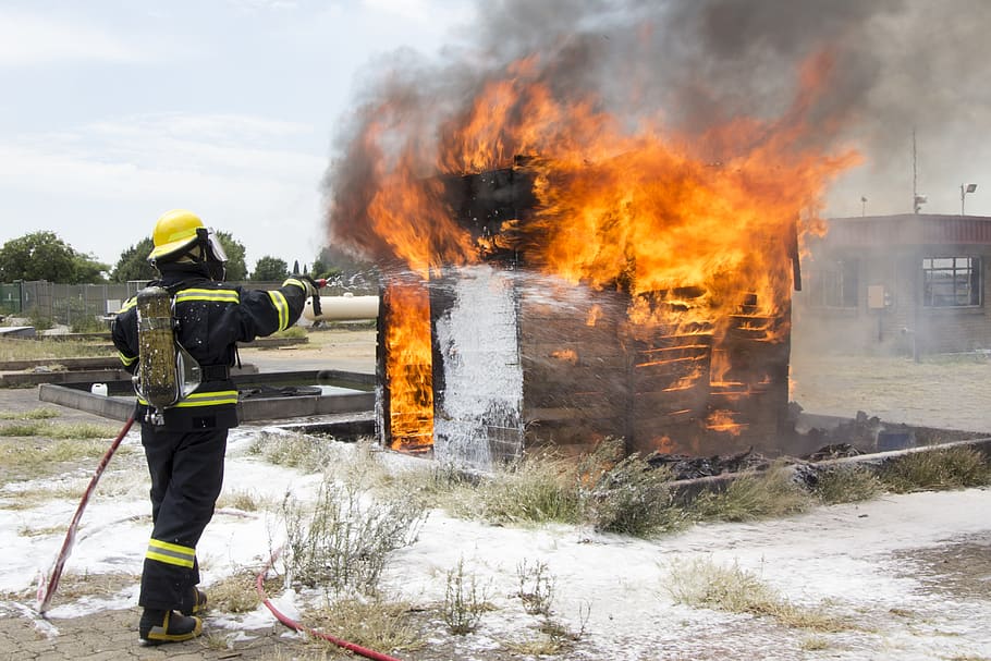fire, firemen, water, horse, red, hot, burning, fire - natural phenomenon HD wallpaper