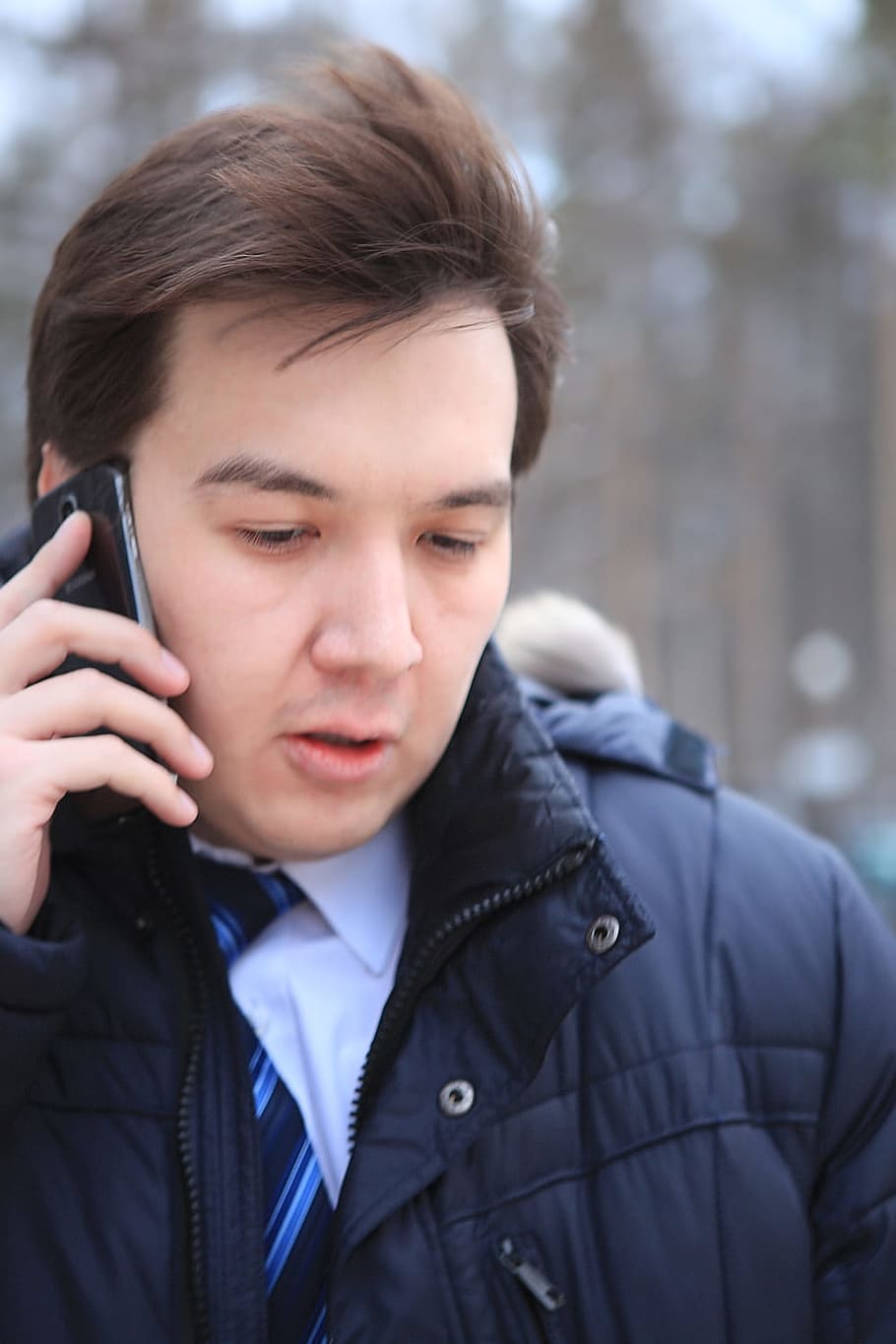 winter, phone, man, talking, male, phonecall, mobilephone, calling HD wallpaper