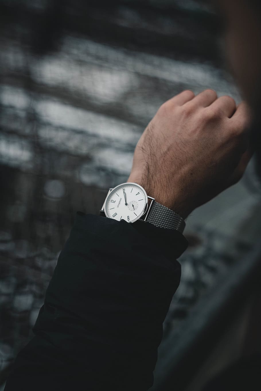 Person Wearing Round Analog Watch, accessory, classic, hand, man HD wallpaper