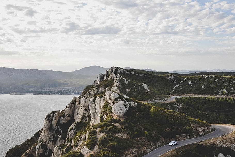 Green Mountain Under White Clouds, bay, beach, car, curve, daylight HD wallpaper