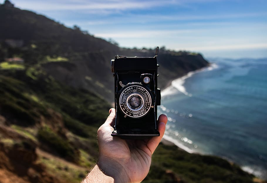 black point-and-shoot camera, electronics, palos verdes, finger HD wallpaper