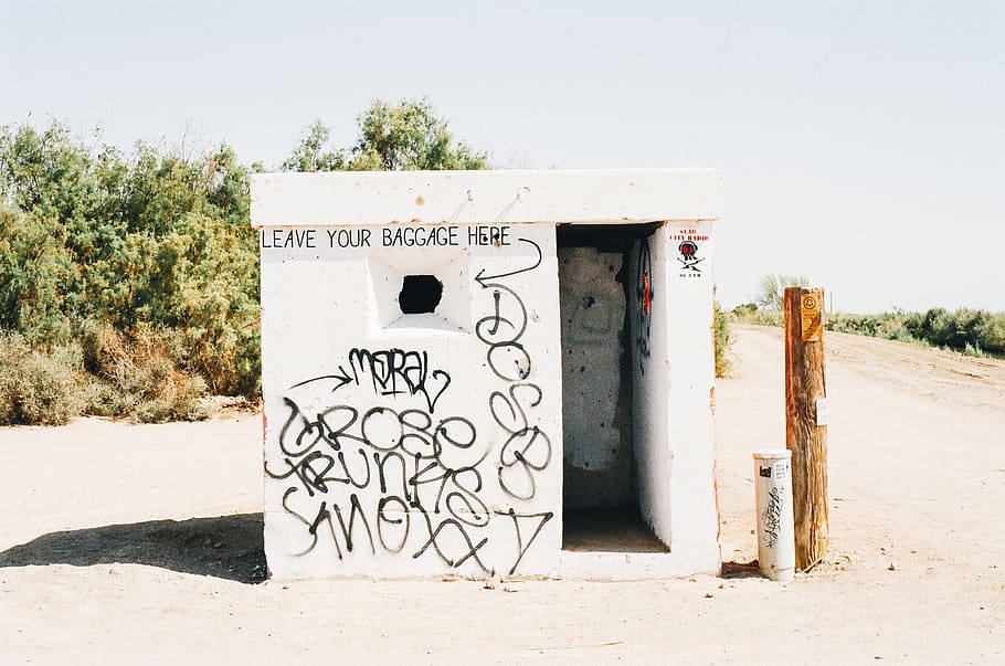 graffiti, no baggage, sand, text, no people, architecture, land HD wallpaper