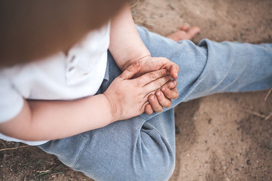 child, fun, sand, dirt, childhood, young, happy, hands, portrait HD wallpaper
