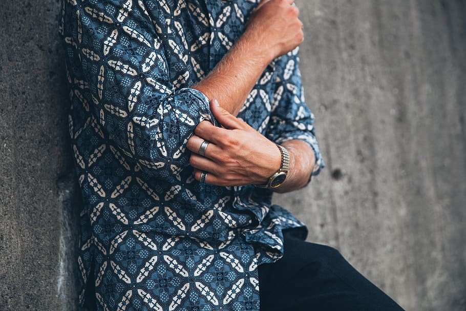 A young caucasian man wearing patterned shirt and rings posing outdoors, HD wallpaper