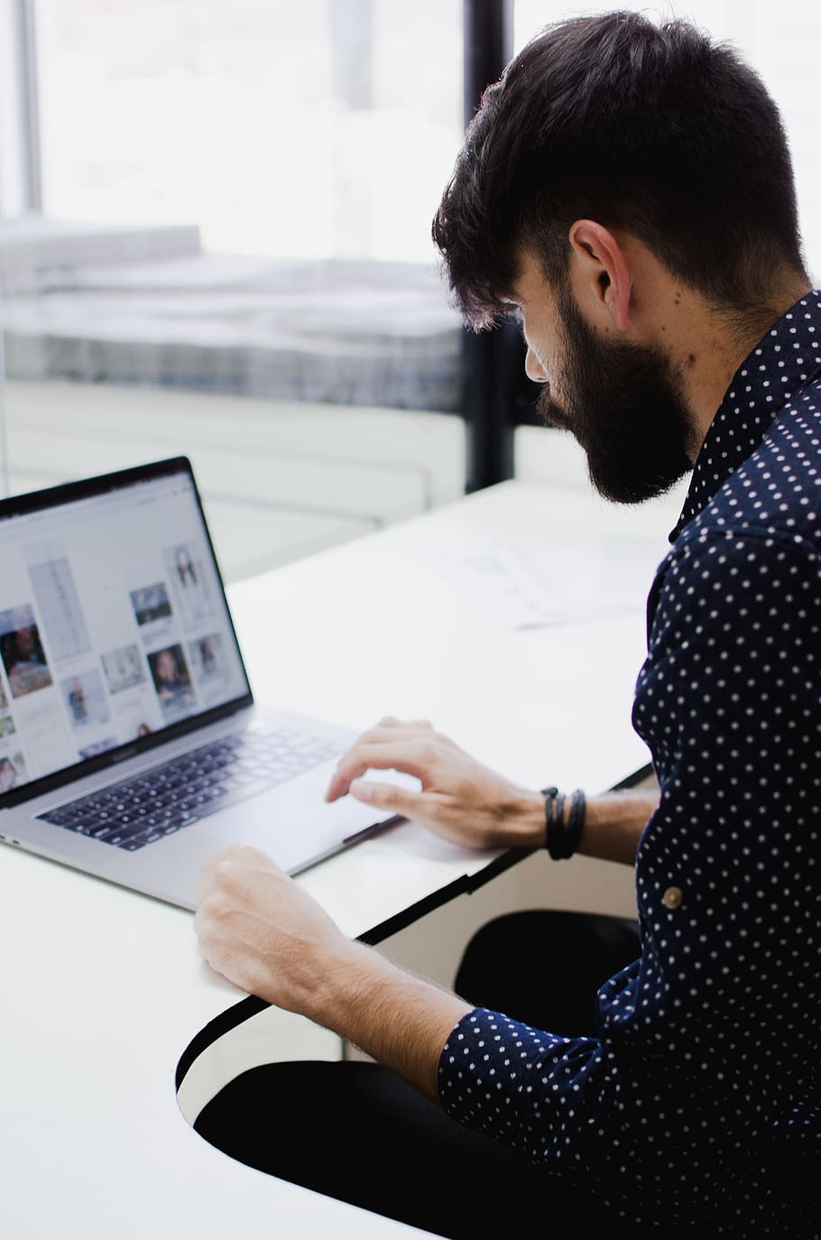 man tapping on laptop computer, wireless technology, one person HD wallpaper
