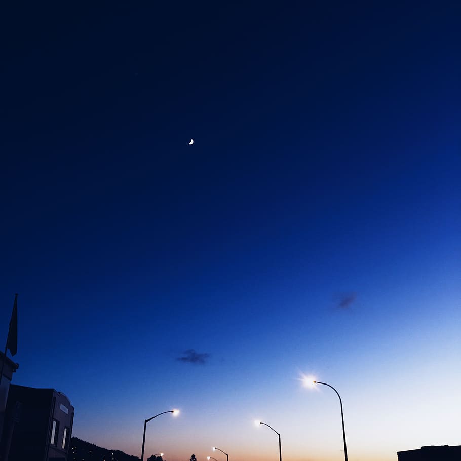 sky, dawn, gradient, morning, half-moon, half moon, royal blue HD wallpaper
