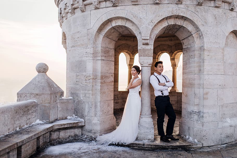 Newly Couple Standing on the Building, ancient, arch, architecture HD wallpaper