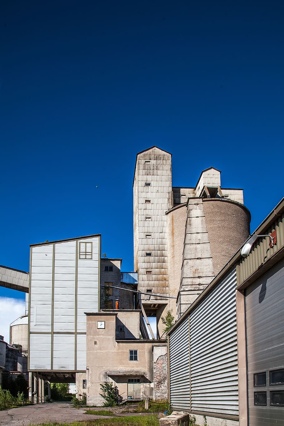 White and Brown Concrete Buildings, architecture, empty, factory HD wallpaper