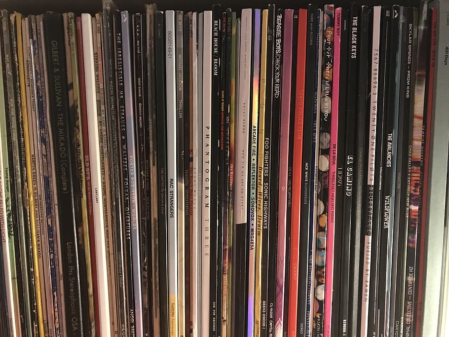 vinyl stack, record, vintage, music, sound, detail, spin, closeup HD wallpaper