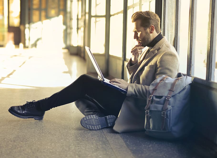 Brown Haired Man Using Laptop Computer, access, airport, backpack HD wallpaper