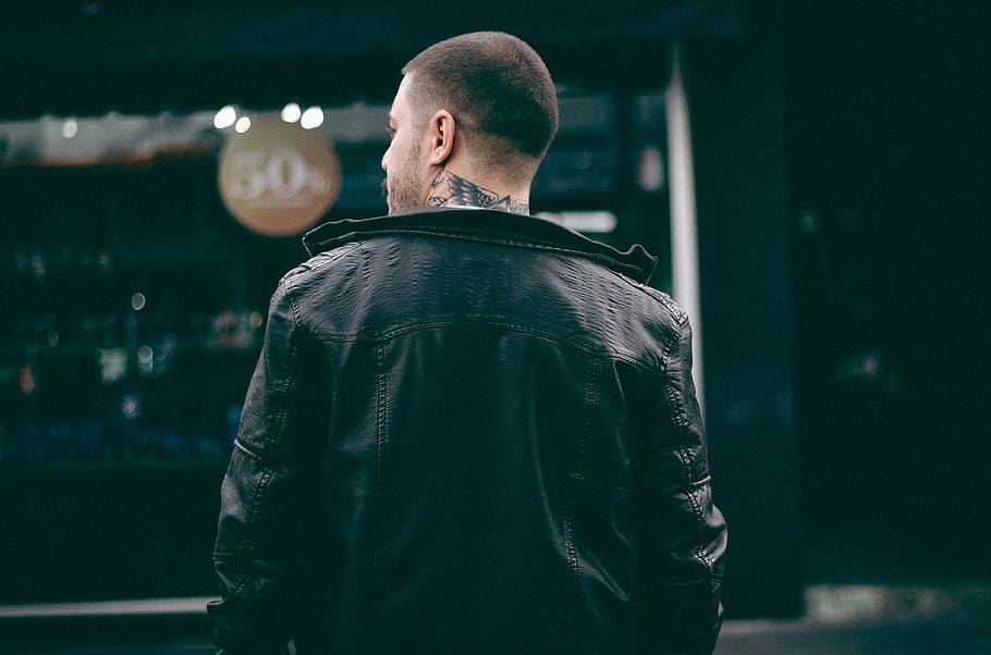 guy, man, back, black, jacket, tattoo, leather, bokeh, city HD wallpaper