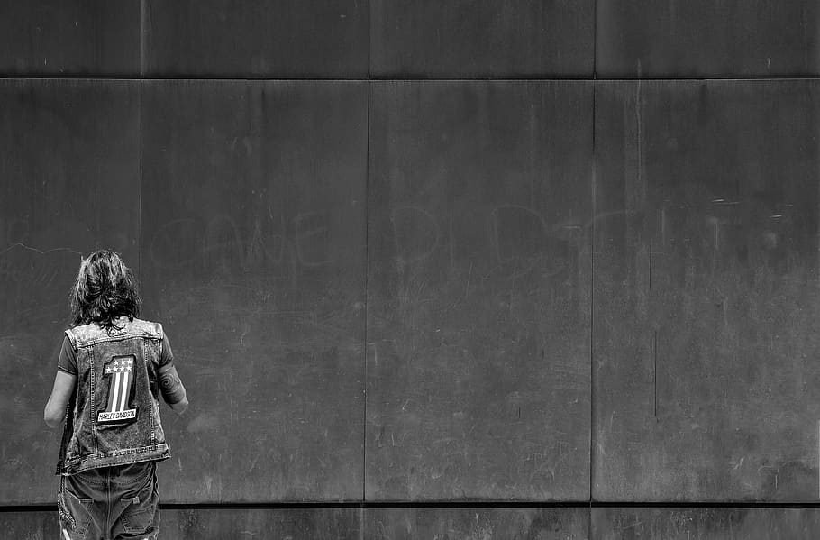 wall, man, rusted, minimalism, one, black, white, people, person HD wallpaper
