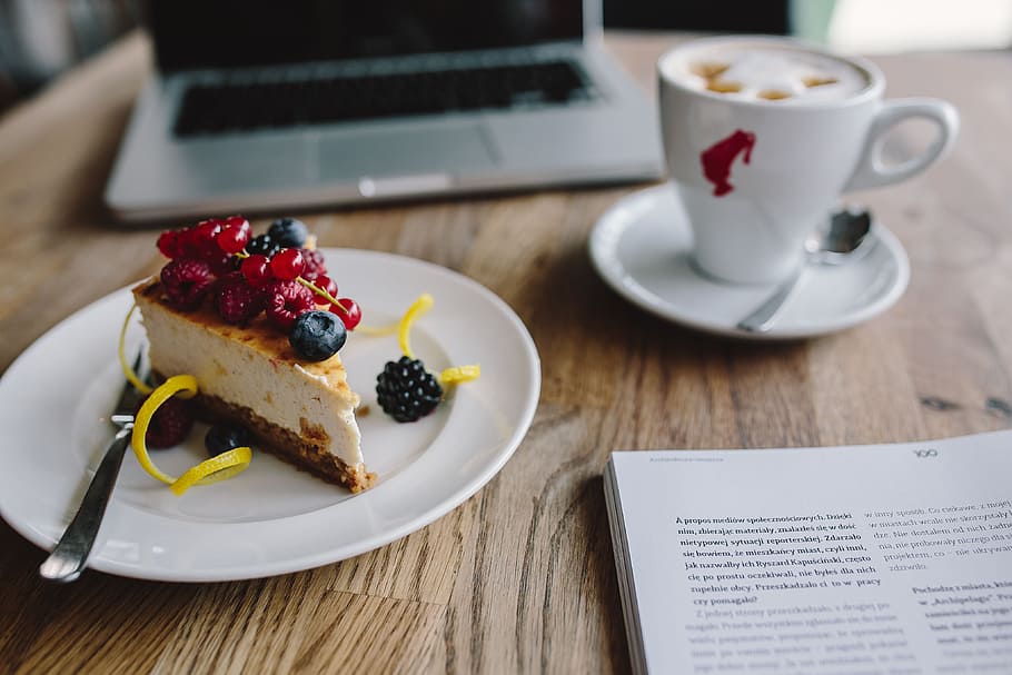 Working in a restaurant: Macbook, Cheese Cake and Cup of Coffee HD wallpaper
