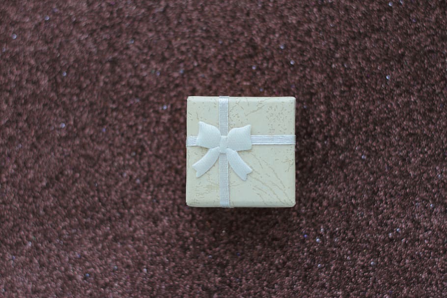 gift, box, present, christmas, ribbon, bow, birthday, celebration HD wallpaper