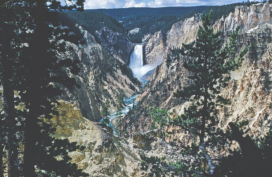 View of Yosemite Falls in Yosemite National Park, California, HD wallpaper