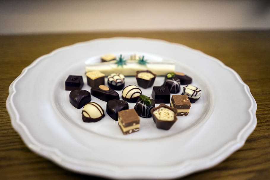 chocolate, chocolates, plate, sweets, indoors, table, large group of objects HD wallpaper