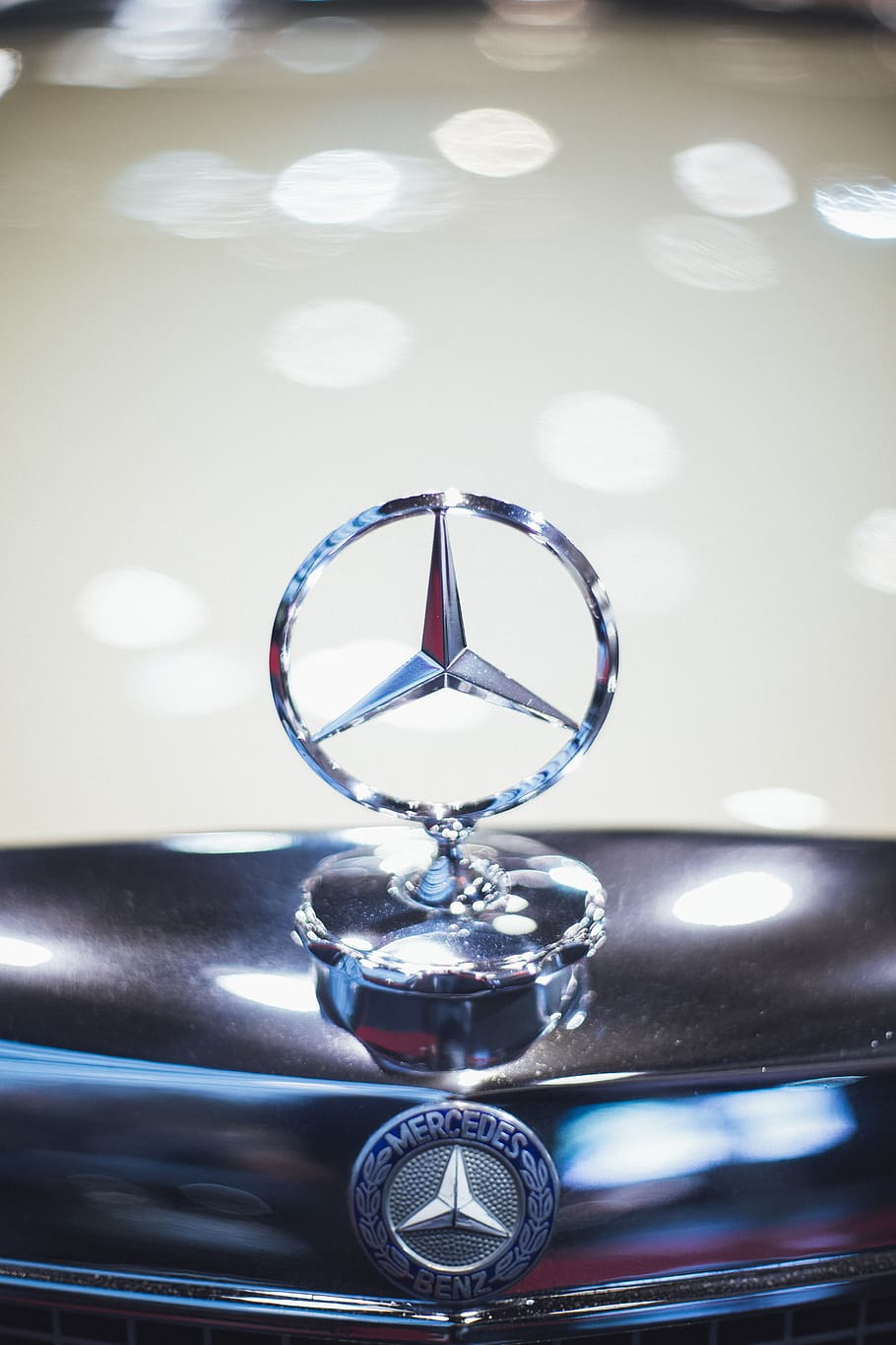 Zeeshan Khan - Mercedes-Benz Logo