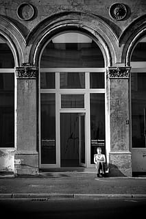 germany, berlin, looking down, contrast, entrance, black and white HD wallpaper
