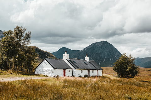white and black house near mountain during daytime, white house HD wallpaper