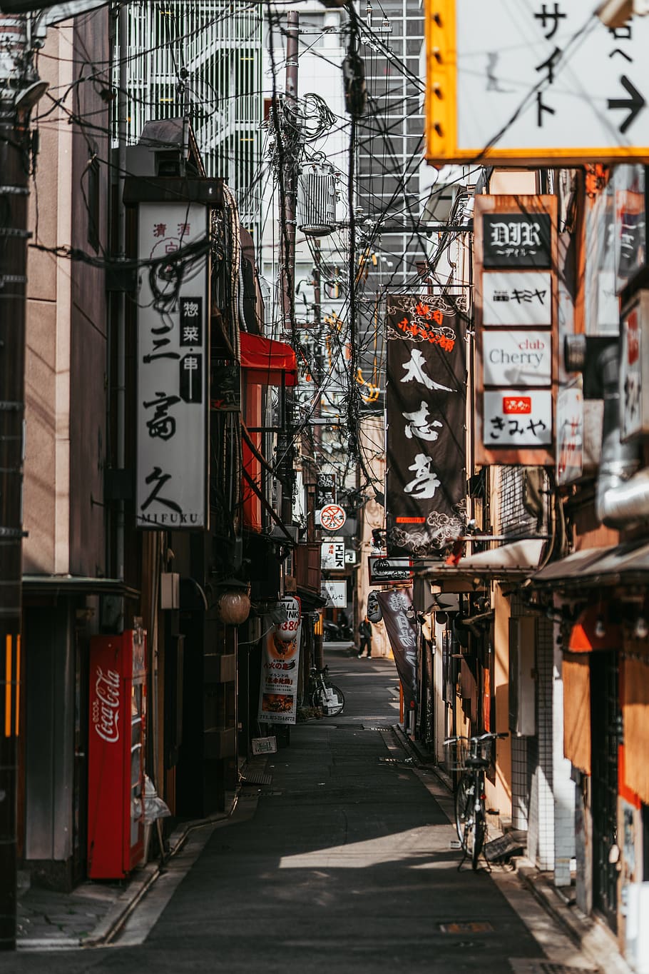 empty pathway between storefronts, architecture, built structure HD wallpaper