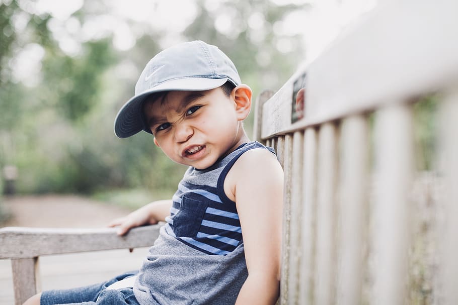 Shallow Focus Photography Of A Boy Sitting On Bench, adorable HD wallpaper