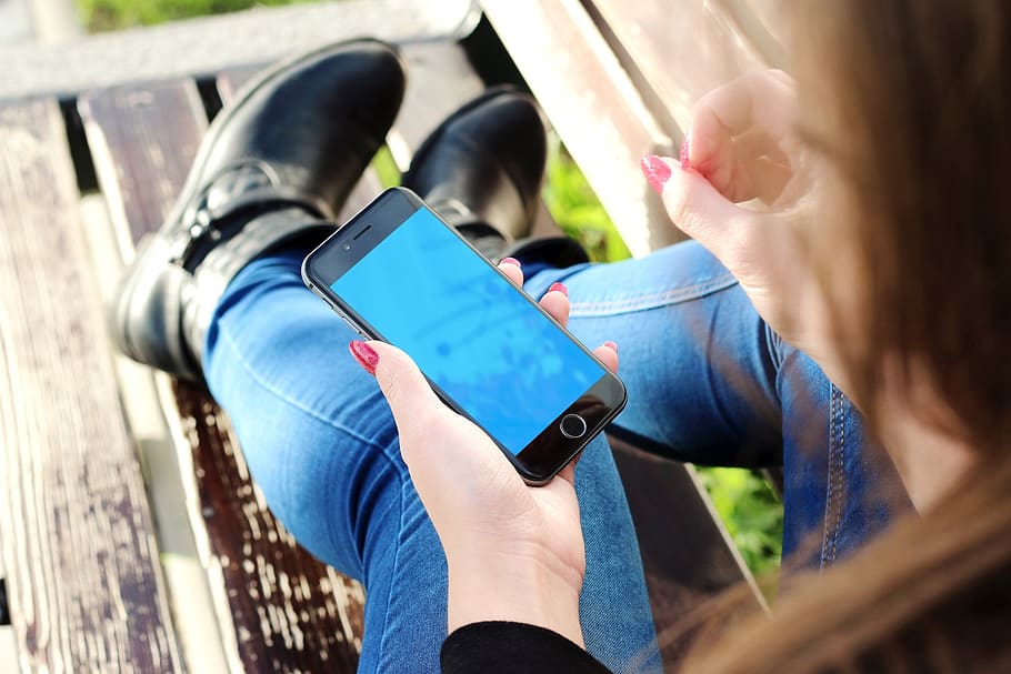 Woman Holding Space Gray Iphone 6, apple, hand, mockup, screen HD wallpaper