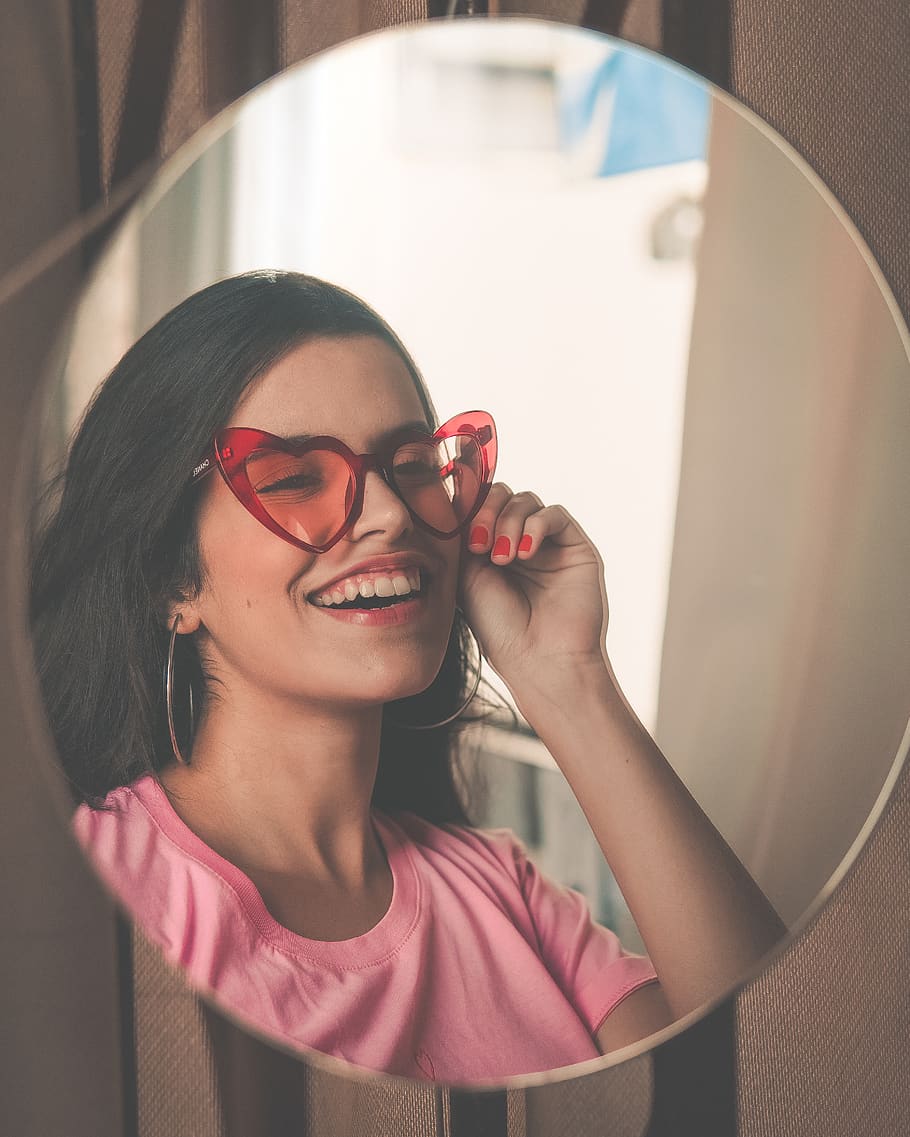 Smiling Woman Wearing Red Sunglasses, beautiful, brunette, face HD wallpaper