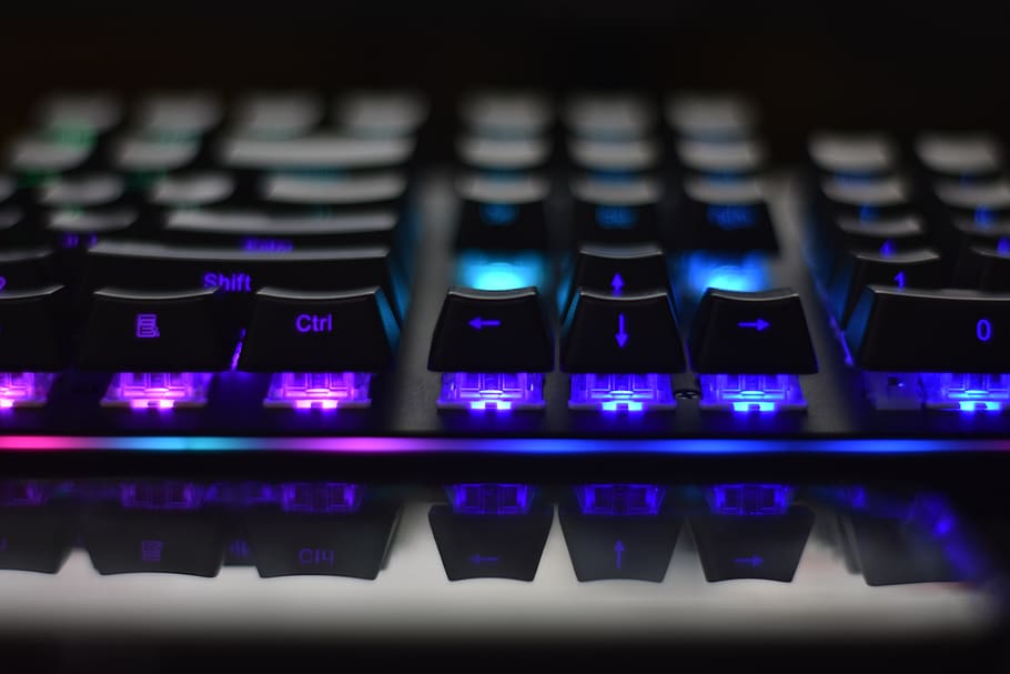 shallow focus photography of black computer gaming keyboard, hardware