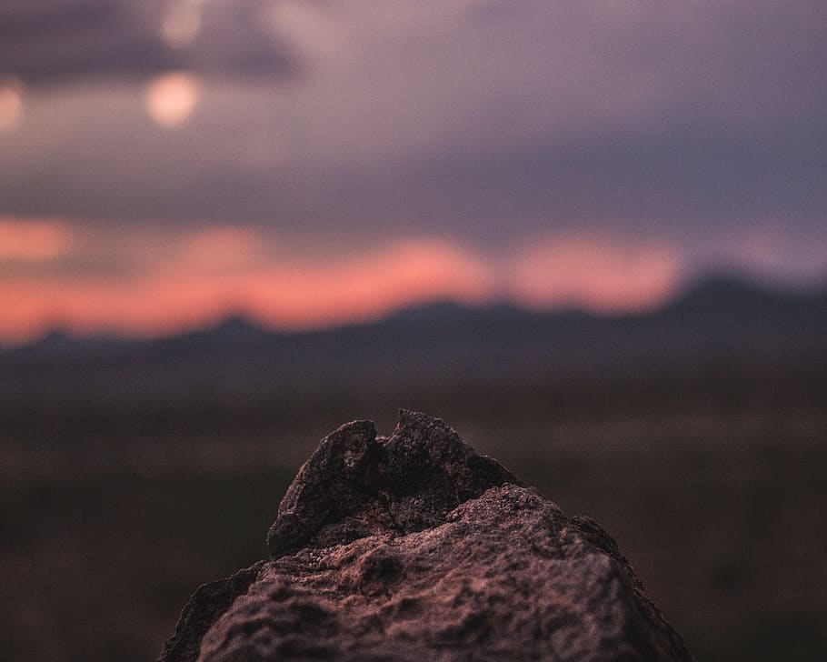 rock, sunset, mountains, desert, orange, pink, sky, horizon HD wallpaper