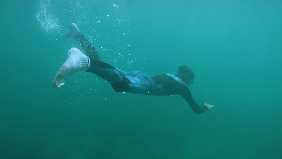 Person Wearing Black and Gray Wet Suit Under water, active, adventure HD wallpaper
