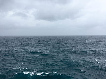 ocean, waves, blue, blues, contrast, sky, cloudy, clouds, gloomy HD wallpaper