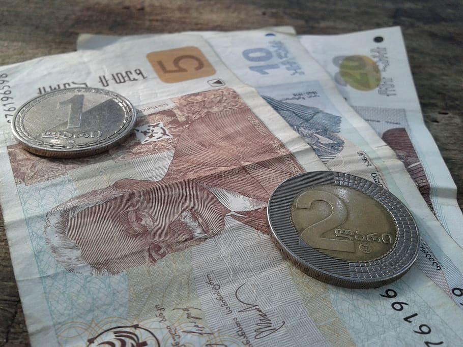Материал для денег. Грузинская валюта бумажные купюры. Фото денег. Деньги лари.