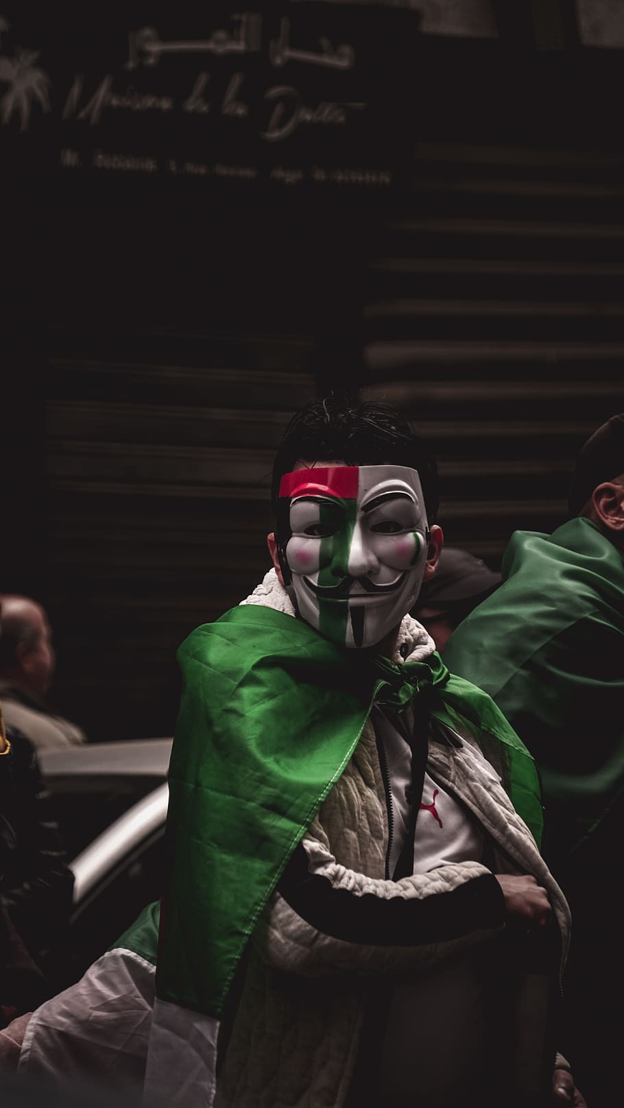 human, person, crowd, face, costume, performer, head, sunglasses HD wallpaper