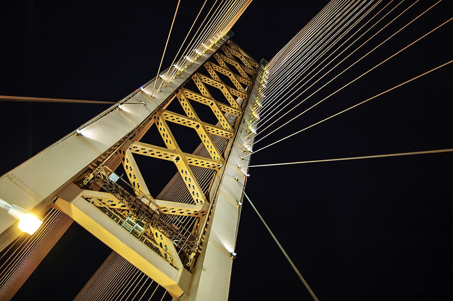 Low Angle Photography of White and Yellow Suspension Bridge at Nighttime HD wallpaper