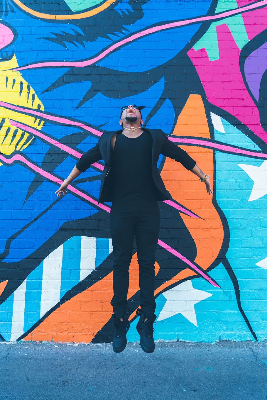one person, real people, graffiti, lifestyles, wall - building feature HD wallpaper