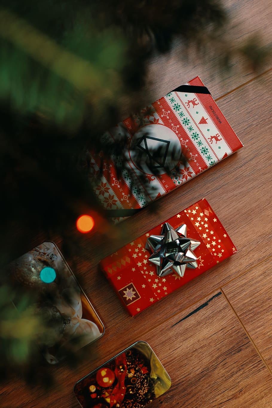 two red gift boxes, family, home, suprise, cold, winter, celebrate HD wallpaper