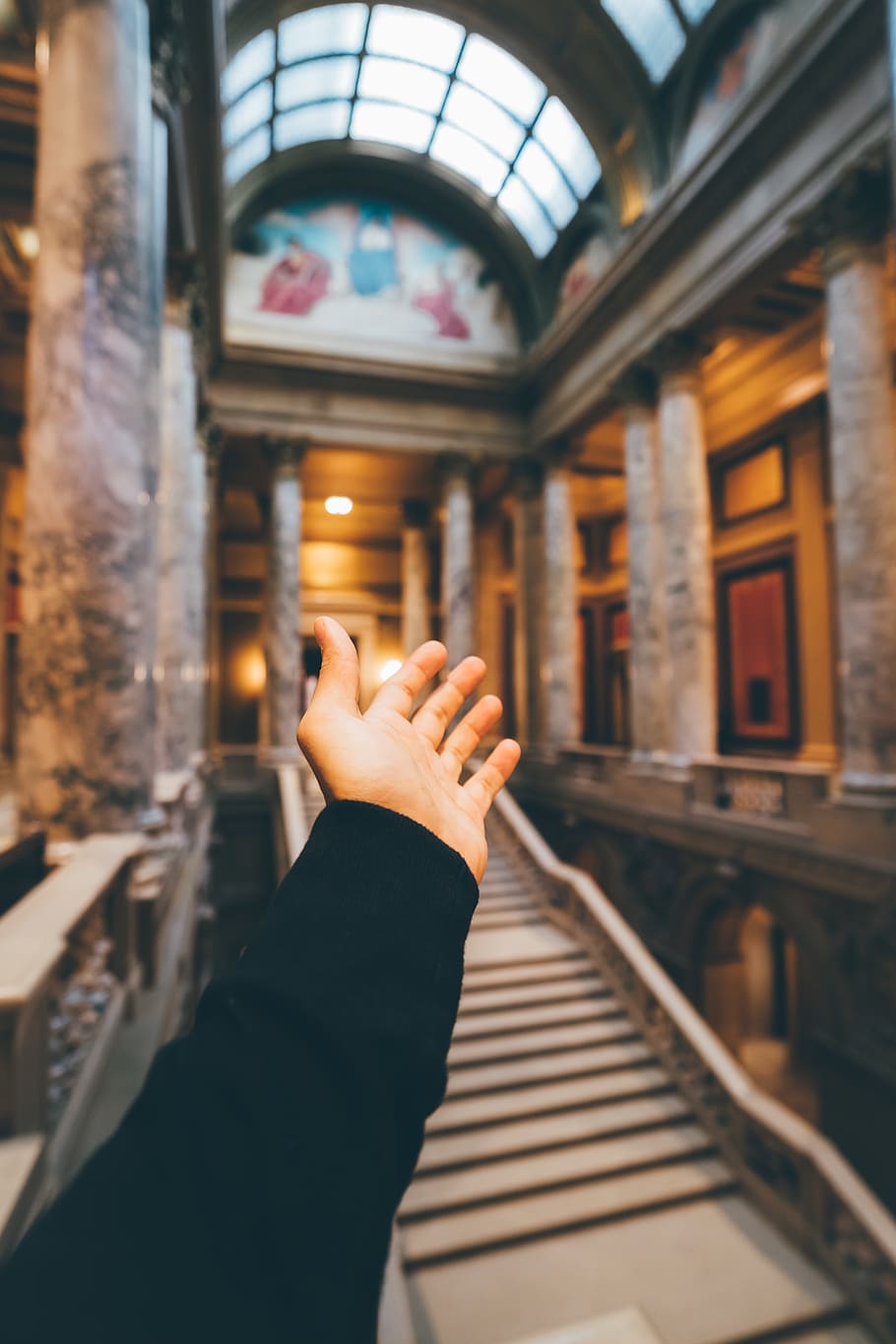 Person's Left Hand, architecture, building, columns, pillars HD wallpaper