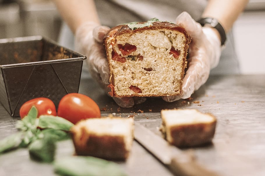 Loft Bread Near Tomatoes, baked, baking, delicious, dinner, epicure HD wallpaper