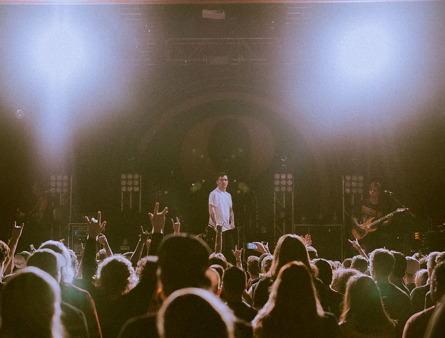 man standing on stage, person, crowd, human, guitar, musical instrument HD wallpaper
