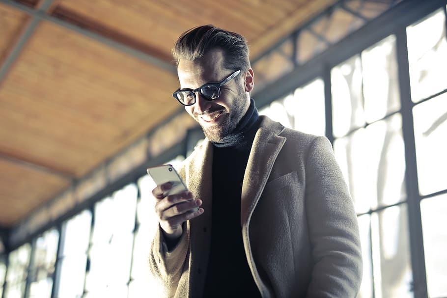 man, smiling, mobile, device, phone, glasses, fashion, suit HD wallpaper