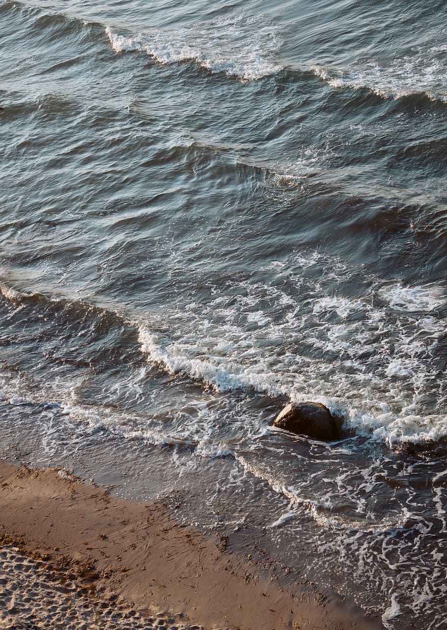 breaking waves on beach, water, sea, ocean, nature, outdoors HD wallpaper